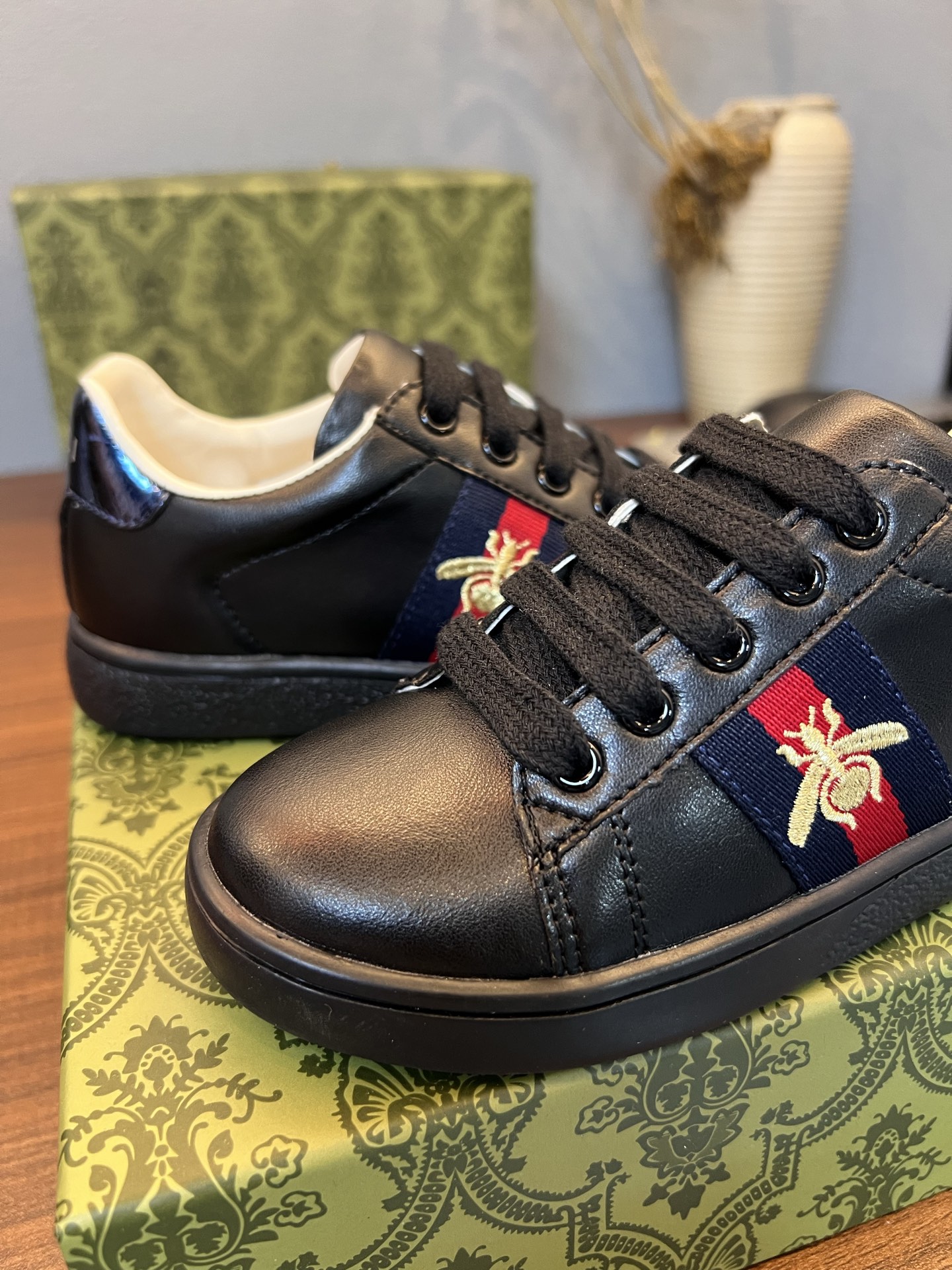 Children's shoes child